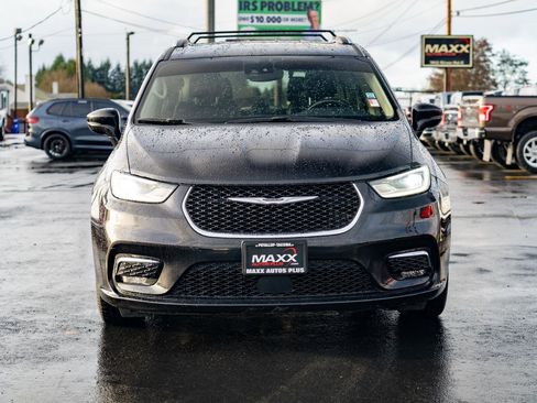 Used 2021 Chrysler Pacifica Touring-L image 3