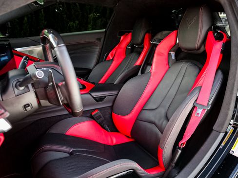 Used 2024 Chevrolet Corvette Z06 RWD image 17