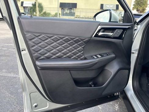 Used 2025 Mitsubishi Outlander SEL image 18