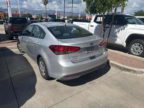 Used 2017 Kia Forte LX FWD image 4