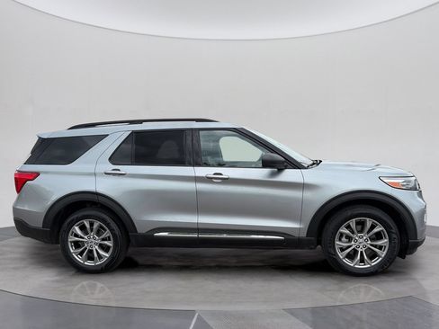 Used 2023 Ford Explorer XLT w/ Equipment Group 202A AWD/4WD image 7