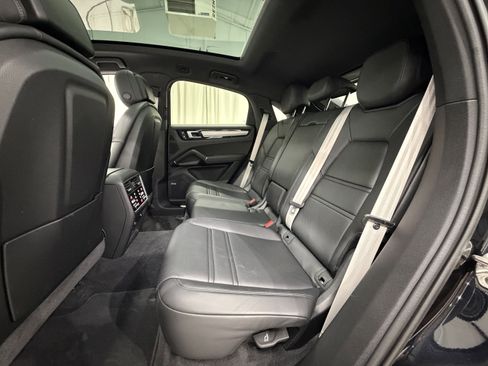Used 2022 Porsche Cayenne Platinum Edition AWD/4WD image 20