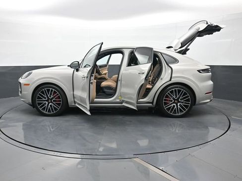 New 2026 Porsche Cayenne GTS image 30