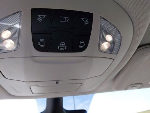 Used 2024 Chrysler Pacifica Touring-L image 23