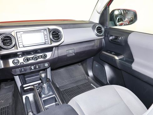 Used 2018 Toyota Tacoma SR5 image 11