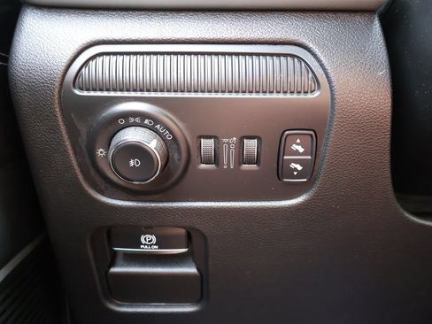 Used 2023 Jeep Wagoneer 4WD image 31
