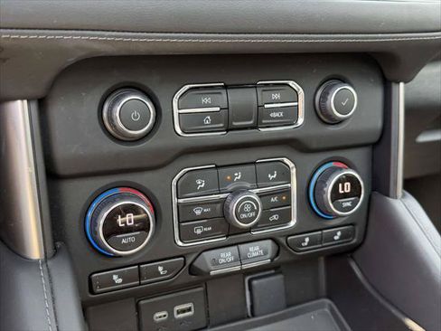Used 2023 Chevrolet Tahoe Z71 w/ Z71 Off-Road Package AWD/4WD image 31