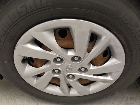 Used 2020 Hyundai Elantra SE FWD image 31