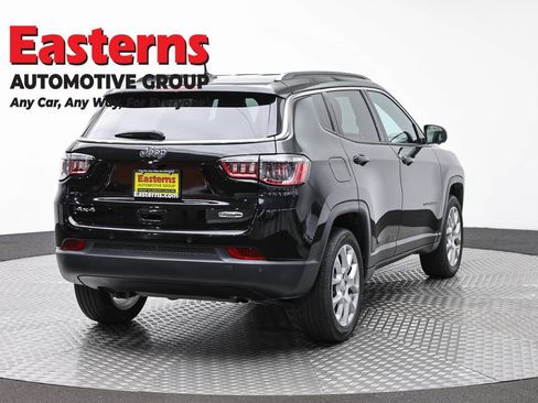Used 2024 Jeep Compass Latitude AWD/4WD image 5