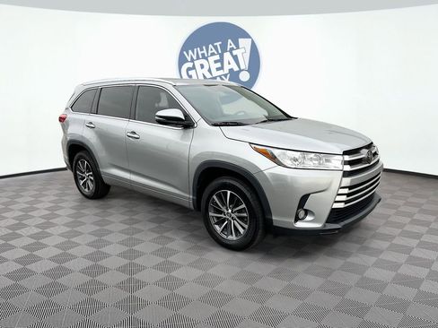 Used 2018 Toyota Highlander XLE image 3