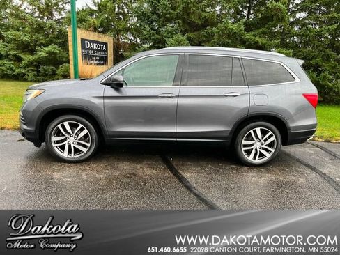 Used 2016 Honda Pilot Touring image 1