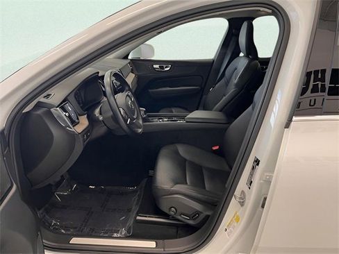 Used 2021 Volvo XC60 T5 Momentum w/ Premium Package image 19