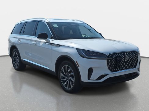 New 2026 Lincoln Aviator AWD image 3