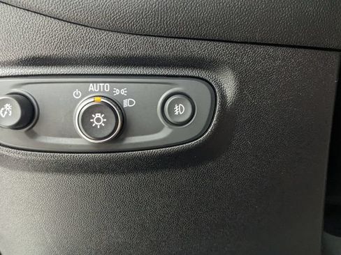 Used 2019 Chevrolet Equinox Premier FWD image 21