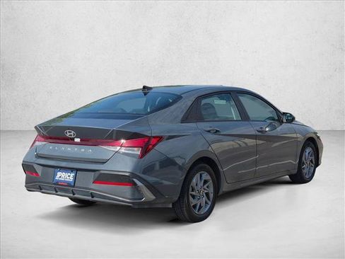 Used 2024 Hyundai Elantra SEL FWD image 5