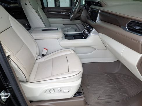 Used 2021 GMC Yukon Denali w/ Denali Premium Package image 15