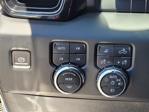 Used 2023 GMC Sierra 1500 AT4X w/ AT4X AEV Edition AWD/4WD image 28