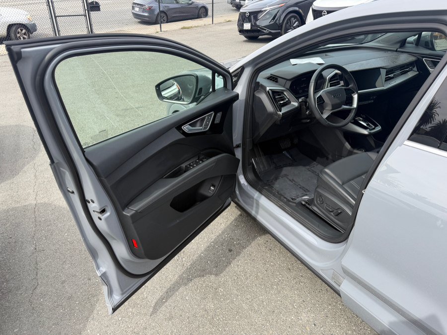 Used 2023 Audi Q4 e-tron Premium w/ Convenience Package RWD image 9