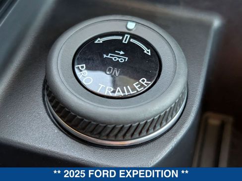 Certified 2025 Ford Expedition Active image 37