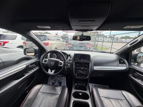 Used 2018 Dodge Grand Caravan GT FWD image 17