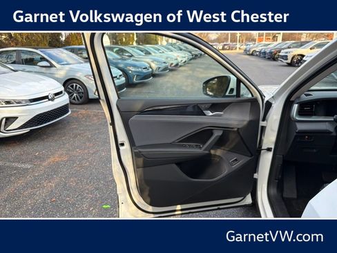 New 2025 Volkswagen Tiguan SE AWD/4WD image 10