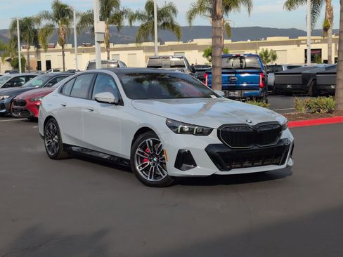 New 2026 BMW 530i xDrive w/ M Sport Package AWD/4WD image 2