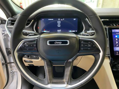 Used 2024 Jeep Grand Cherokee Limited AWD/4WD image 32