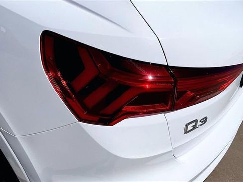 New 2025 Audi Q3 2.0T Premium image 32