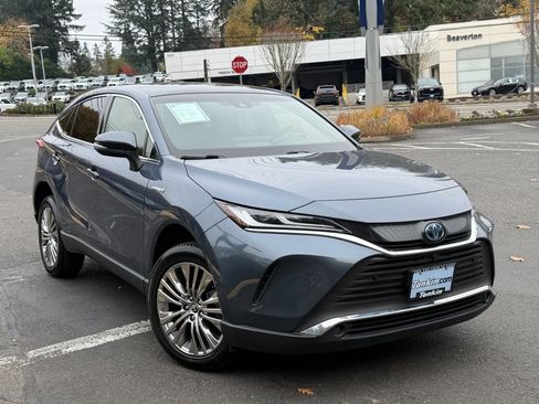 Used 2021 Toyota Venza Limited image 2