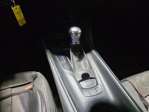 Used 2018 Toyota C-HR XLE FWD image 19