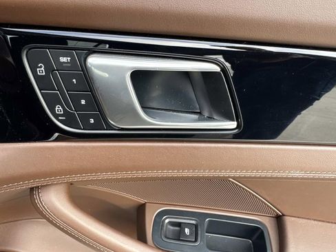 Used 2023 Porsche Panamera image 20
