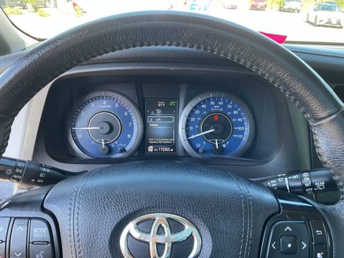 Used 2020 Toyota Sienna XLE Premium w/ Carpet Mat Package FWD image 21
