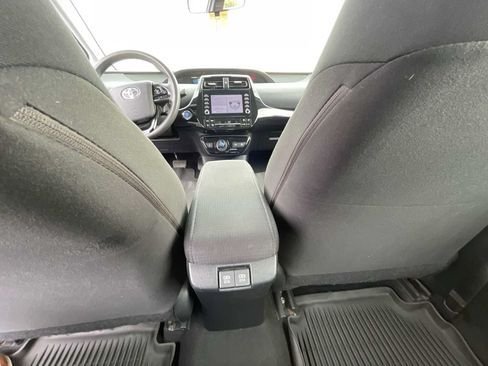 Used 2022 Toyota Prius L Eco FWD image 21
