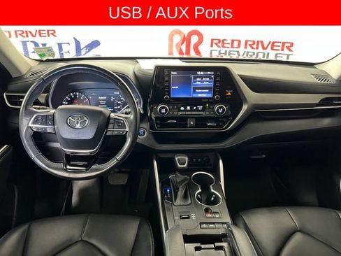 Used 2021 Toyota Highlander XLE FWD image 13