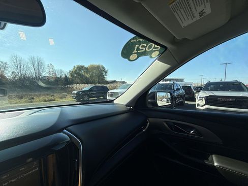 Used 2021 Chevrolet Traverse LS image 11