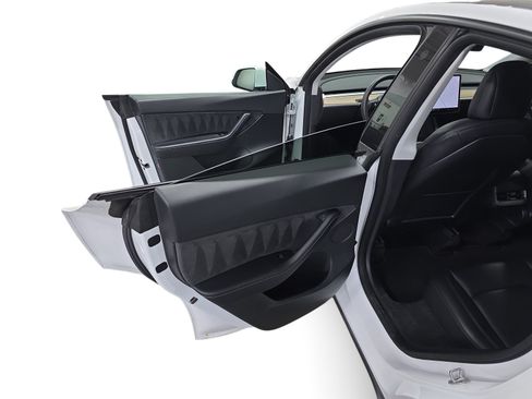Certified 2021 Tesla Model Y Long Range AWD/4WD image 10