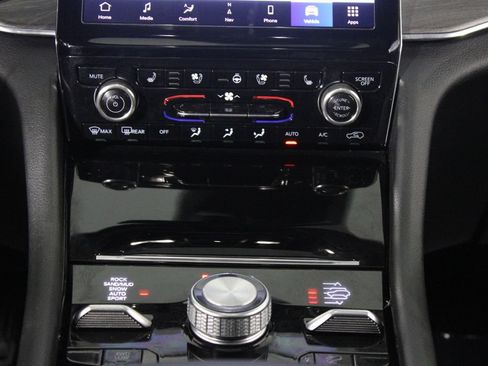 Used 2023 Jeep Grand Cherokee L Overland AWD/4WD image 22