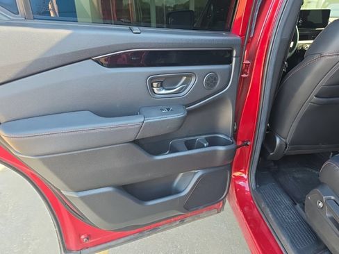 Used 2025 Honda Pilot TrailSport image 14