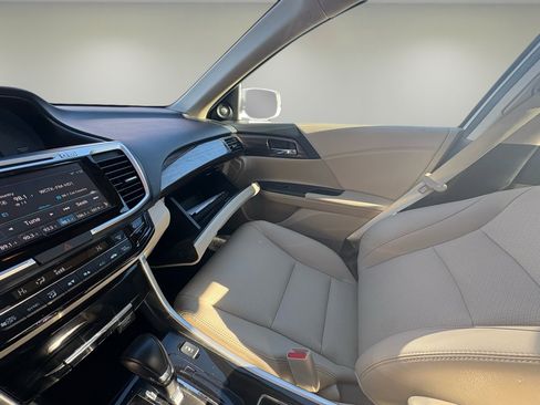 Used 2016 Honda Accord EX-L image 12