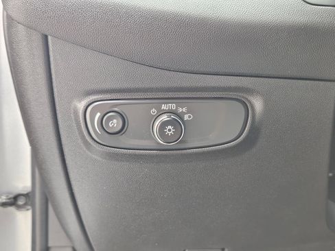 Used 2023 Chevrolet Equinox LS FWD image 19