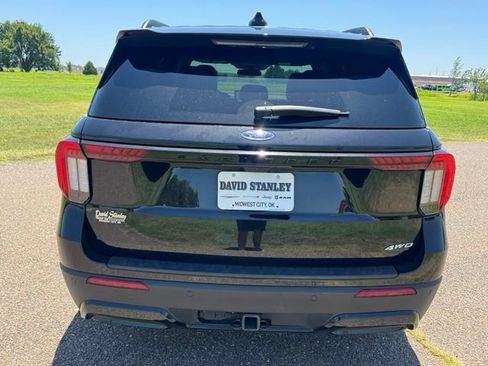 Used 2025 Ford Explorer ST-Line w/ ST-Line Street Pack AWD/4WD image 5