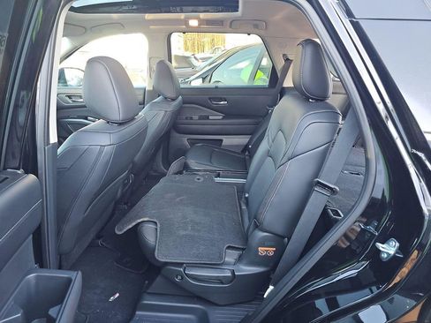 Certified 2025 Nissan Pathfinder SL w/ SL Premium Package image 10