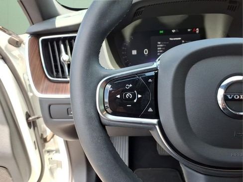 Used 2023 Volvo XC60 B5 Plus w/ Climate Package AWD/4WD image 25