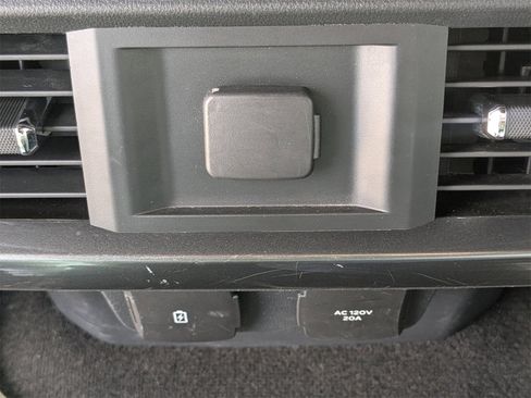 Used 2022 Ford F150 Lariat image 15