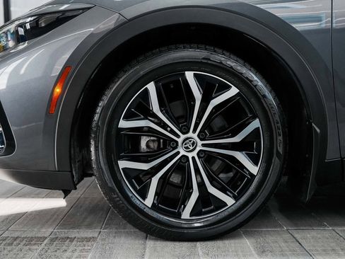 Used 2023 Toyota Crown XLE image 9