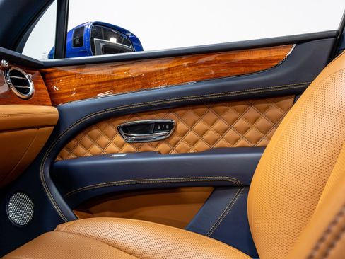 Used 2021 Bentley Bentayga w/ First Edition Specification AWD/4WD image 21