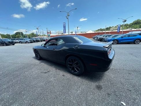 Used 2019 Dodge Challenger R/T w/ Driver Convenience Group RWD image 10