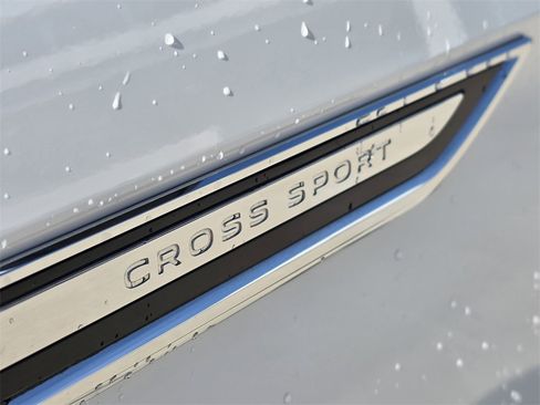 Used 2025 Volkswagen Atlas Cross Sport SEL image 8