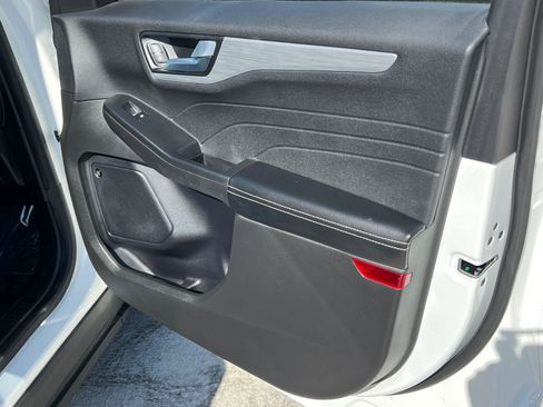 Used 2023 Ford Escape Platinum w/ Premium Technology Package AWD/4WD image 14