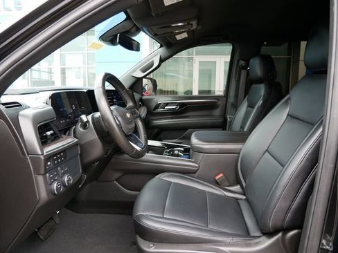 Used 2025 Chevrolet Suburban LS AWD/4WD image 7